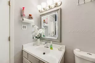 7510 Holly Hill Dr, Dallas, TX 75231 - Photo 23