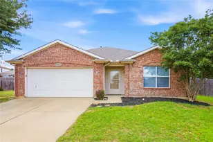 1401 Horseshoe Bend Ct, Fort Worth, TX 76131 - Photo 1