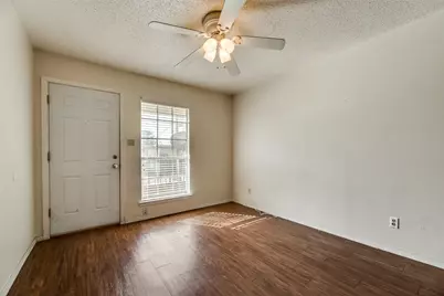 106 E Cedar Street #8, Arlington, TX 76011 - Photo 5