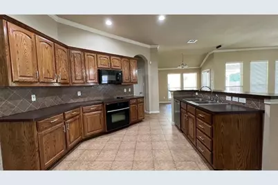 5823 Sunny Meadow Lane, Grand Prairie, TX 75052 - Photo 9