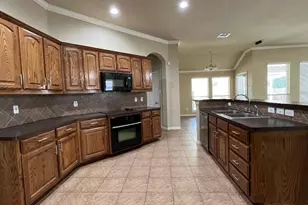 5823 Sunny Meadow Ln, Grand Prairie, TX 75052 - Photo 9