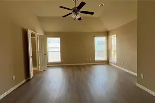 5823 Sunny Meadow Ln, Grand Prairie, TX 75052 - Photo 15