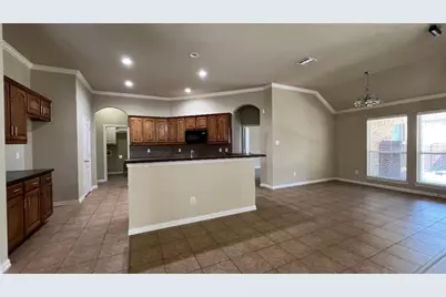 5823 Sunny Meadow Lane, Grand Prairie, TX 75052 - Photo 5