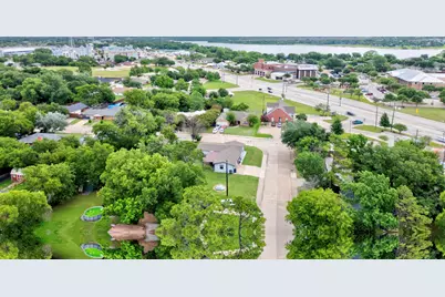105 E Park Street, Little Elm, TX 75068 - Photo 3