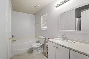 4702 Grovetree Ln, Garland, TX 75043 - Photo 9