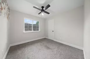 310 Valley Spring Dr, Arlington, TX 76018 - Photo 19
