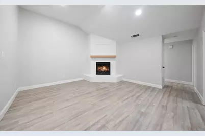 310 Valley Spring Drive, Arlington, TX 76018 - Photo 9