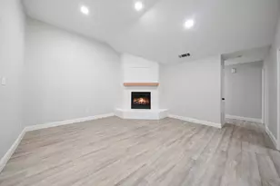 310 Valley Spring Dr, Arlington, TX 76018 - Photo 9