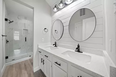 310 Valley Spring Drive, Arlington, TX 76018 - Photo 15