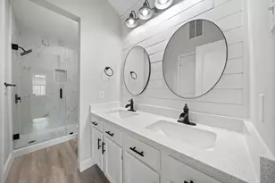 310 Valley Spring Dr, Arlington, TX 76018 - Photo 15