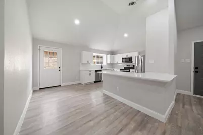 310 Valley Spring Drive, Arlington, TX 76018 - Photo 5
