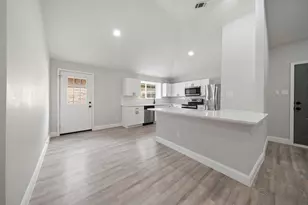 310 Valley Spring Dr, Arlington, TX 76018 - Photo 5