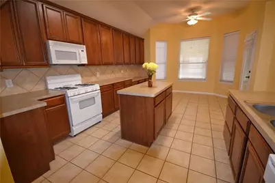 9021 Georgetown Place, Fort Worth, TX 76244 - Photo 7