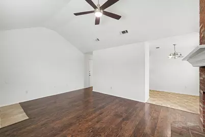 221 Los Angeles Drive, Glenn Heights, TX 75154 - Photo 9
