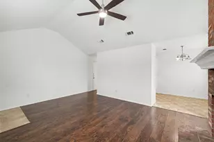 221 Los Angeles Dr, Glenn Heights, TX 75154 - Photo 9