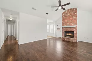 221 Los Angeles Dr, Glenn Heights, TX 75154 - Photo 7