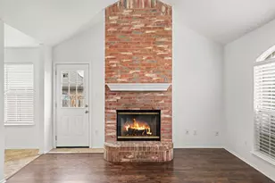 221 Los Angeles Dr, Glenn Heights, TX 75154 - Photo 5