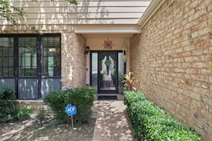 215 Cimarron Trail, Irving, TX 75063 - Photo 3