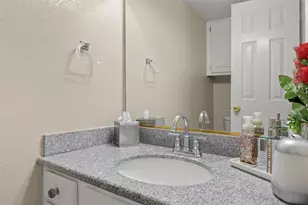 215 Cimarron Trail, Irving, TX 75063 - Photo 15