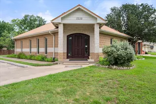 2220 W 2nd Ave, Corsicana, TX 75110 - Photo 1