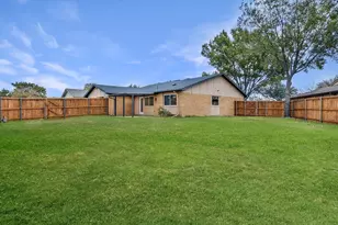 1912 Primrose, Carrollton, TX 75007 - Photo 19