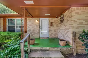 1306 Magnolia St, Gainesville, TX 76240 - Photo 5