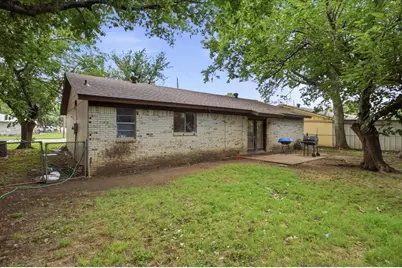 701 N Douglas Avenue, Cleburne, TX 76033 - Photo 19