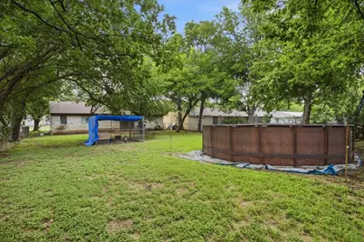 701 N Douglas Avenue, Cleburne, TX 76033 - Photo 23