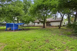 701 N Douglas Ave, Cleburne, TX 76033 - Photo 21