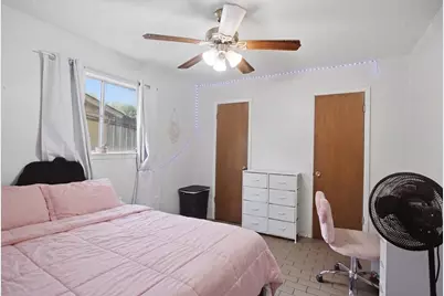 701 N Douglas Avenue, Cleburne, TX 76033 - Photo 15