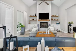 257 Martin Dr, Granbury, TX 76049 - Photo 7