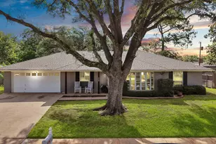 1615 Cresthaven Dr, Pantego, TX 76013 - Photo 1