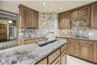 1524 Faringdon Drive, Plano, TX 75075 - Photo 13