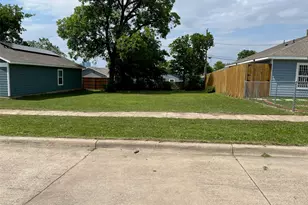 933 E Maddox Ave, Fort Worth, TX 76104 - Photo 1