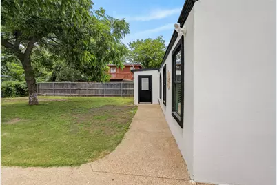 3220 Illinois Avenue, Fort Worth, TX 76110 - Photo 5