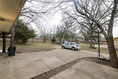 614 N Young Boulevard, DeSoto, TX 75115 - Photo 3