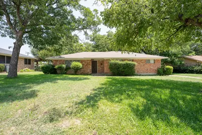 614 N Young Boulevard, DeSoto, TX 75115 - Photo 1