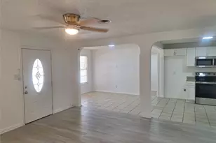 5912 Maceo Ln, Fort Worth, TX 76112 - Photo 3