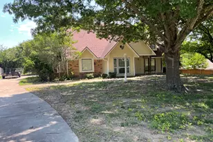 932 Valley View Ave, Red Oak, TX 75154 - Photo 1