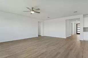 124 Hudson Ln, Justin, TX 76247 - Photo 3