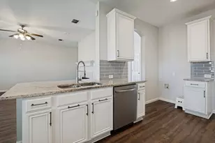 5240 Lake Grove Dr, Grand Prairie, TX 75052 - Photo 9