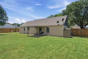 217 N Laramie Cir, Pilot Point, TX 76258 - Photo 17