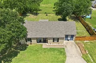 217 N Laramie Cir, Pilot Point, TX 76258 - Photo 17