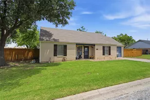 217 N Laramie Cir, Pilot Point, TX 76258 - Photo 3