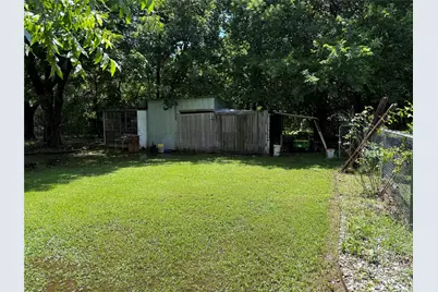 619 E 12th Street, Bonham, TX 75418 - Photo 19