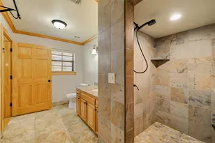 2445 Stadium Pl, Arlington, TX 76006 - Photo 11