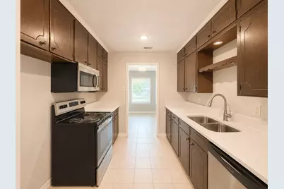 930 Lindy Court, Irving, TX 75060 - Photo 5