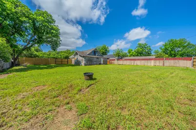122 W Grand Prairie Road, Grand Prairie, TX 75051 - Photo 3