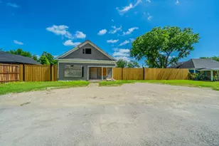 122 W Grand Prairie Rd, Grand Prairie, TX 75051 - Photo 1