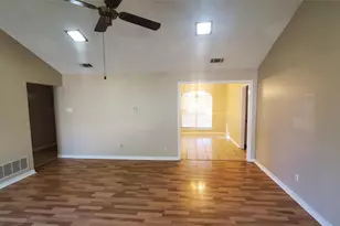 505 Pelican Ct, DeSoto, TX 75115 - Photo 3